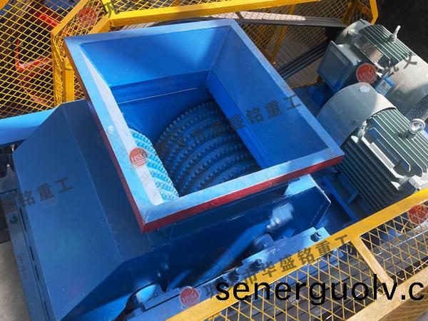 狼牙對(duì)輥機(jī),狼牙破碎機(jī)廠家,狼牙齒輥機(jī)型號(hào),雙齒輥破碎機(jī)價(jià)格,液壓齒輥式破碎機(jī)