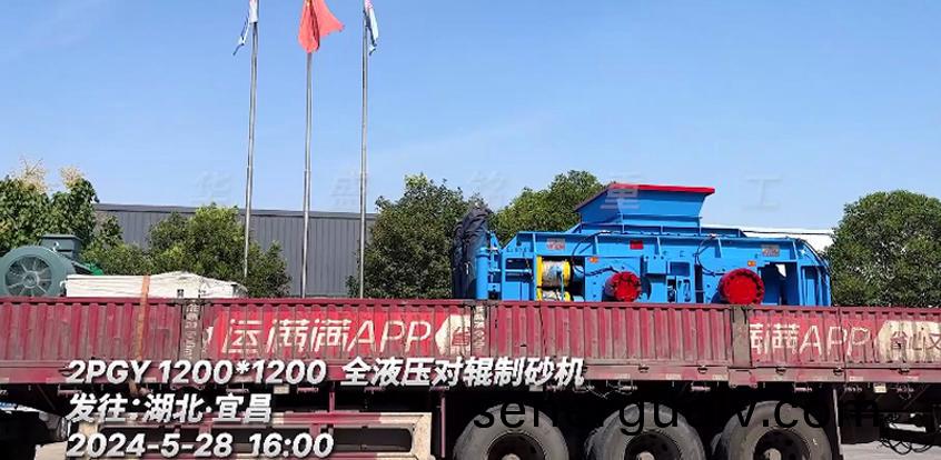 1212全液壓對輥制砂機發(fā)往：湖北